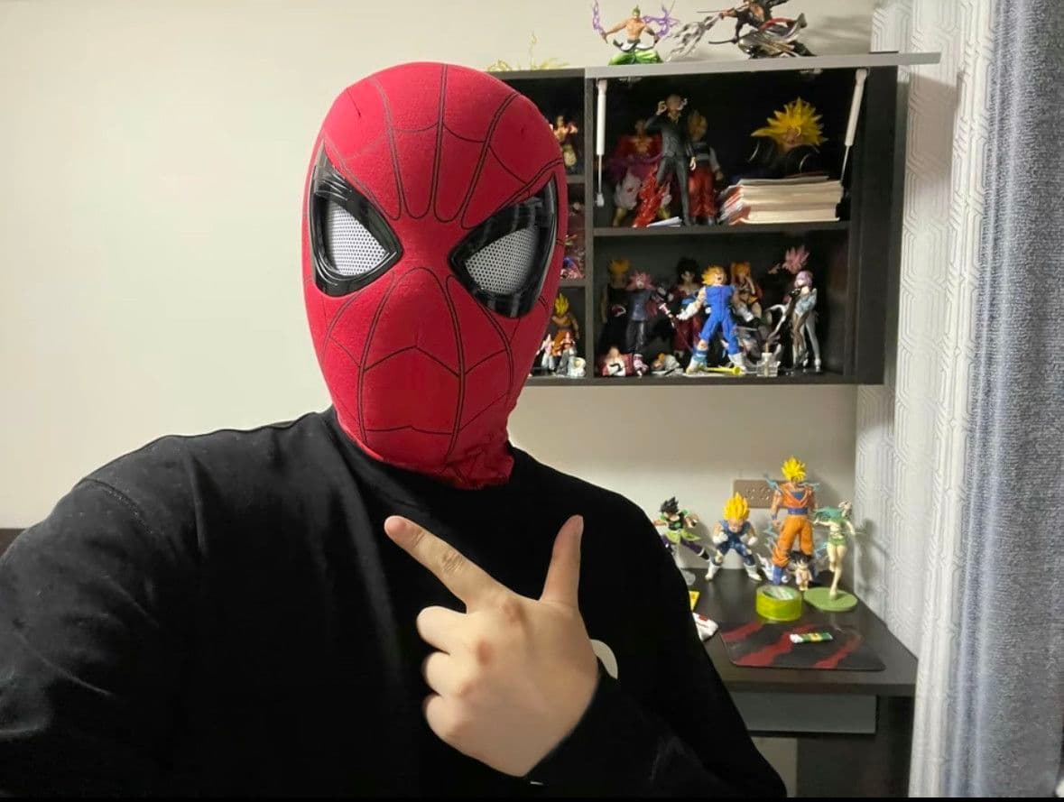 Tom Holland Spiderman Mask Red (With Remote) 3