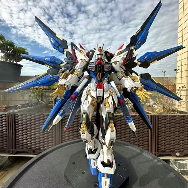 长龙 Changleong MGEX 1/100 Strike Freedom Model Kit