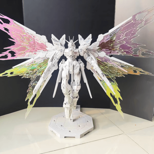 长龙 MGEX 1/100 Snow White Strike Freedom Gundam Assembly Model